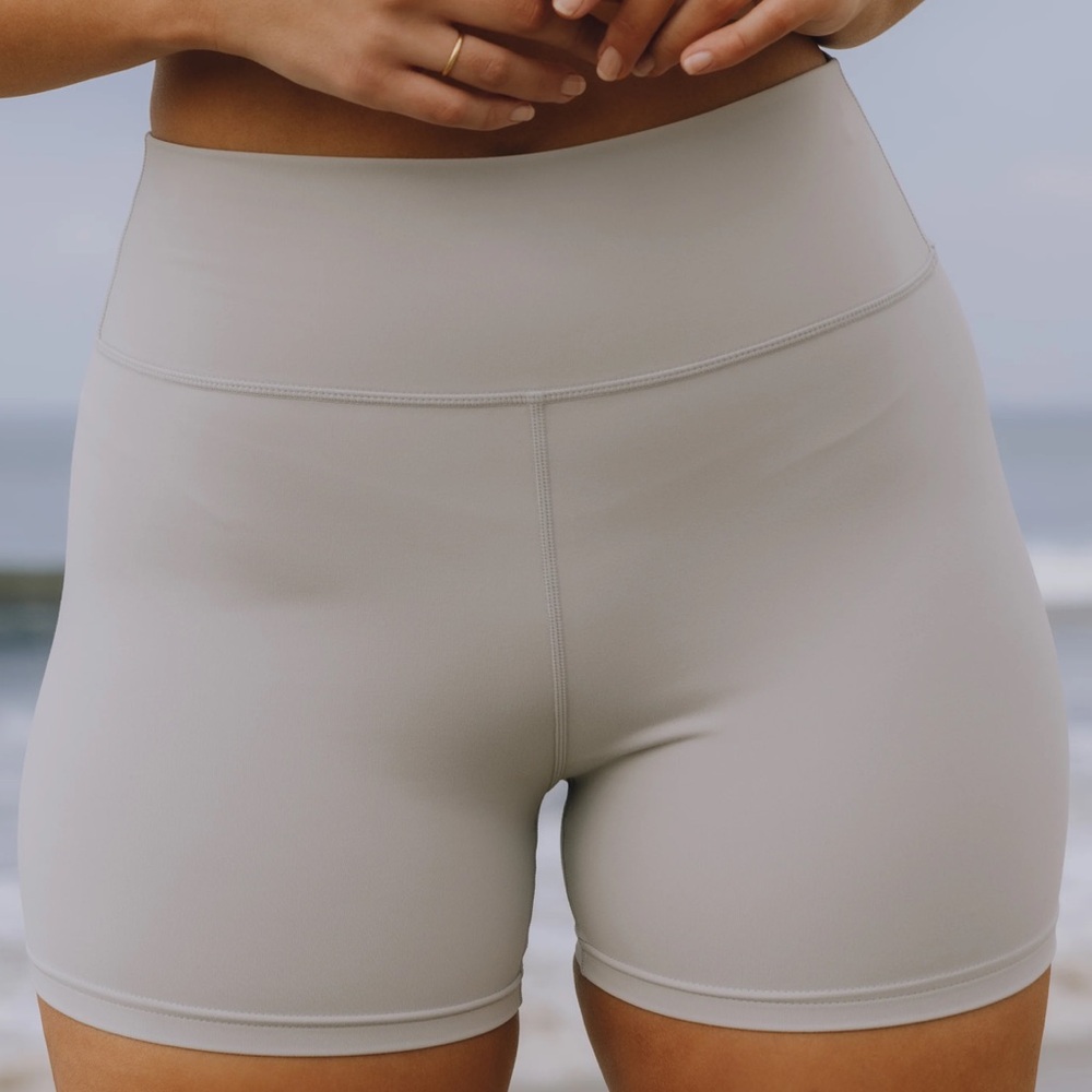 Daily Drills Go! Shortie Shorts - Light Grey